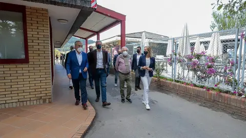 El vicepresidente primero de la Xunta, Alfonso Rueda, visitó hoy el cámping Bayona Playa, que además es el segundo con mayor facturación entre los establecimientos adheridos a la Tarjeta Bono Turístico #Quedamos en Galicia con la que la Xunta busca inyectar liquidez al sector turístico.