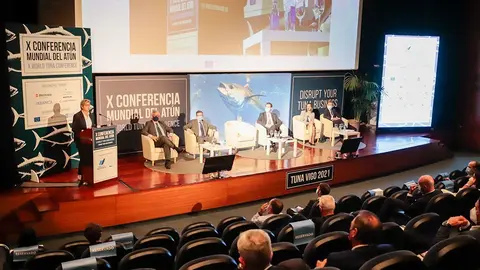 Rosa Quintana recuerda que el desarrollo del nuevo Fondo Europeo Marítimo de Pesca y Acuicultura y la revisión de la Política Pesquería Común son algunos de los aspectos que marcarán en buena medida a evolución de esta actividad en los próximos años.