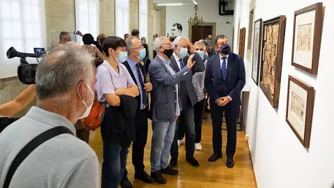 El conselleiro de Cultura, Educación y Universidad participó hoy en la inauguración de Seica en la que se hace un recorrido por los primeros años de trabajo del artista.