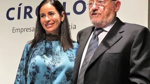 El nuevo presidente, Manuel Rodríguez, y la presidenta saliente, Patricia García. 