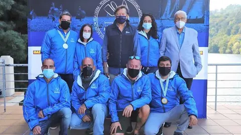 Medallistas oro con el secretario xeral, José Ramón Lete. 
