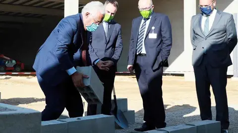 El primer ministro Ant&oacute;nio Costa y la ministra de Estado, Econom&iacute;a y Transici&oacute;n Digital, Siza Vieira, en la inauguraci&oacute;n de la f&aacute;brica de motores de coches el&eacute;ctricos de Viana do Castelo.