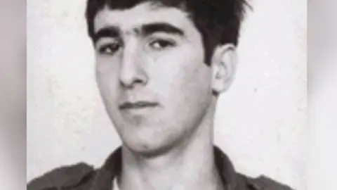 El ayudante de navegación Ron Arad.