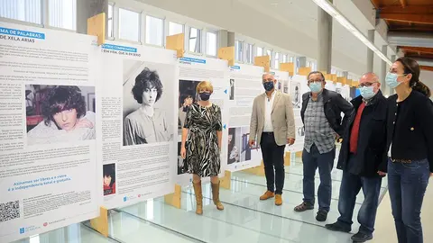 O secretario xeral de Política Lingüística, Valentín García, e o presidente da Funda-ción, Eduardo López Pereira, presentaron hoxe a primeira edición deste galardón pa-ra pezas escritas e audiovisuais.