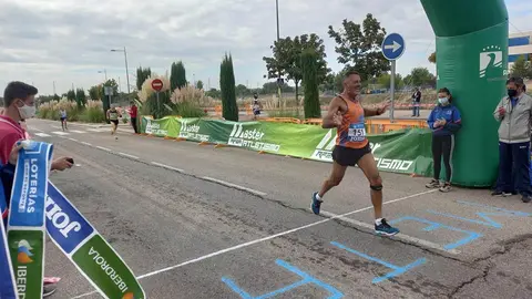 Álvarez entrando en meta. 