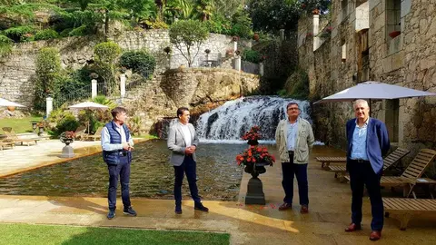 El delegado territorial de la Xunta, Luis López, presenta esta iniciativa en el hotel rural Torre del Río, en Caldas de Reis, y anima a gallegos y visitantes a disfrutar “de la rica gastronomía de temporada” hasta el 19 de diciembre.