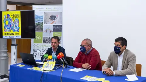 Presentación Xª Xornadas de Portas Abertas das Rutas dos Viños de Galicia. No Centro Cultural "Marcos Valcarcel" asisiten Cesar Fernández Gil (VicePresidente da Deputación Ourense), Gabriel Alen Castro (Delegado da Xunta de Galicia en Ourense) e Juan Manuel Casares Gándara (Presidente da DO Ribeiro).