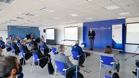 El vicepresidente económico y conselleiro de Economía, Empresa e Innovación, Francisco Conde, asistió hoy a la presentación del proyecto Facendo 4.0, liderado por Stellantis Vigo junto con el CTAG, Aimen, Gradiant y la Universidad de Vigo.