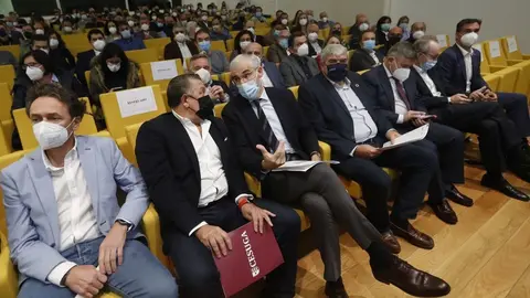 O vicepresidente económico e conselleiro de Economía, Empresa e Innovación, Francisco Conde, e o conselleiro do Medio Rural, José González, participaron hoxe en Santiago o I Encontro Intersectorial do Piñeiro de Galicia.