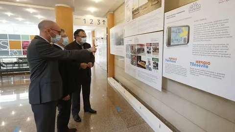 Los paneles informativos que la conforman recogen y destacan el trabajo realizado a diario por la asociación a favor de las familias numerosas.