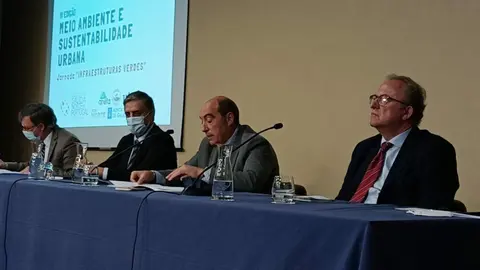 O director do Instituto de Estudos do Territorio, xunto co director da AECT da Eurorrexión Galicia-Norte de Portugal, participou esta mañá en Vila Real (Portugal) nunha xornada sobre as infraestruturas verdes.