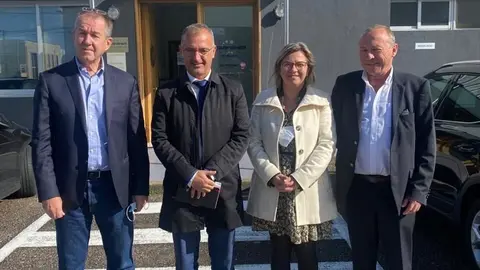 O autarca cerveirense Rui Teixeira visitou os estaleiros navais da GB Portugal, antiga Starfisher, recentemente adquiridos pelo Grupo Benetau – líder europeu na construção de barcos de recreio. Acompanhado pelo Gerente Michel Delagarde, pelo Diretor de Produção, Jean-Paul Chapeleau, pelo Diretor Industrial, Corrado Capellano e pela Diretora de Recursos Humanos da empresa, Ana Maria Oliveira, o Presidente da Câmara Municipal de Vila Nova de Cerveira teve a oportunidade de avaliar a possibilidade de sinergias a desenvolver entre as entidades.