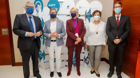 La conselleira del Mar presidió la primera reunión entre el Centro Tecnológico del Mar (Cetmar) y Anfaco-Cecopesca para diseñar la próxima hoja de ruta de la conserva.