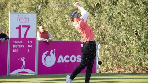 Los aficionados no salían de su asombro, un toma y cada continuo sometido al espectacular ‘showtime’ de Carlota Ciganda, ese que convierte a este Andalucía Costa del Sol Open de España en uno de los mayores espectáculos golfísticos de la temporada, ese que la navarra quiere culminar con éxito “para colmar mis mejores sueños”.