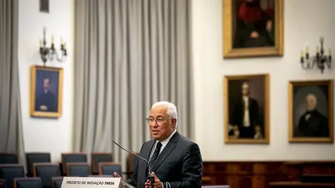 El primer ministro Ant&oacute;nio Costa en la ceremonia de firma del contrato entre la Universidad de Oporto, Bosch y AICEP.