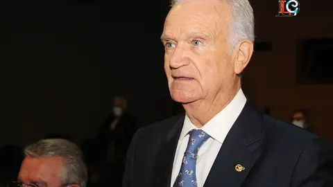 Ramiro Fernández, 'el peluquero de la Selección' presentó su libro en Vigo para donar la recaudación a Harambee ONGD, un proyecto internacional de solidaridad.