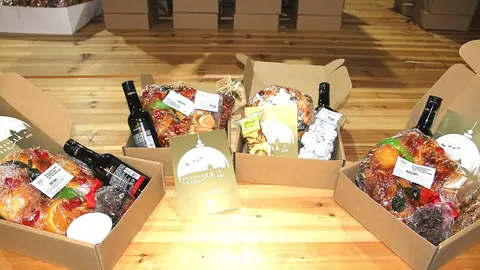 A distribuição começou neste fim-de-semana, nos dias 11 e 12 de dezembro, e continua no próximo fim-de-semana, nos dias 18 e 19 de dezembro.