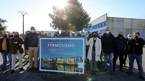 La conselleira de Medio Ambiente, Territorio y Vivienda, Ángeles Vázquez, se reunió hoy con empresarios de Ordes para presentarles los avances en la redacción del documento.