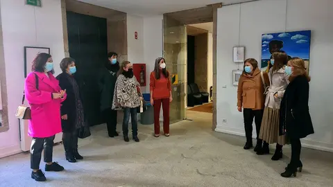 Exposição de obras de arte de Isabel Bacelar. Inauguração decorreu, esta quarta-feira, com a presença das Vereadoras da Ação Social e Educação, Carla Segadães e Sónia Guerreiro.