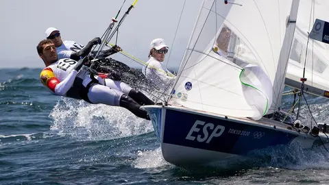 La tripulación de Jordi Xamar y Nicolás Rodríguez se alzó con la medalla de bronce en los JJOO de Tokio 2020 en 470 masculino. Para Paris 2024, ambos continuarán en la clase formando tripulaciones mixtas. MARÍA MUIÑA/RFEV.