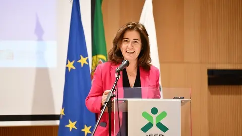 Ministra de Trabajo, Solidaridad y Seguridad Social, Ana Mendes Godinho, en la firma del Acuerdo de Cooperaci&oacute;n y Cualificaci&oacute;n en el &aacute;mbito de los programas &laquo;Valorizar Social&raquo; y &laquo;Qualifica Social&raquo;.