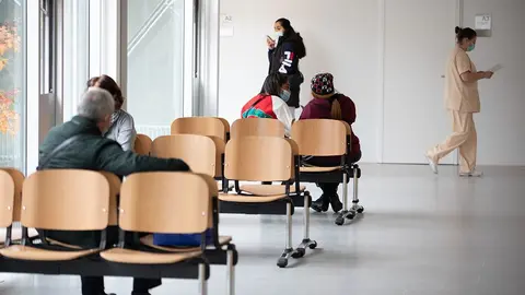 La administración gallega modificará su sistema para que en el momento de imprimir y enviar el parte de baja por covid-19, el sistema almacene el alta del mismo para, siete días después, enviarlo a la Seguridad Social.