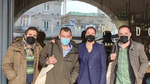 mantuvo un encuentro con responsables de los establacementos hosteleiros Restaurante A Taberna, Restaurante El Coto, Bar Tamarindo y Restaurante A Carballeira.
