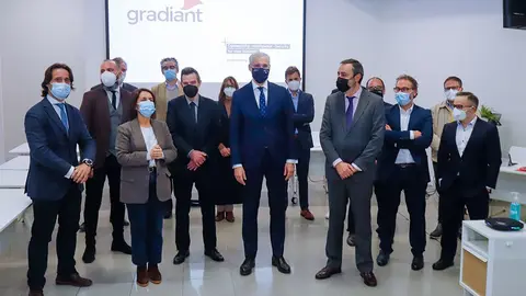 El vicepresidente económico y conselleiro de Economía, Empresa e Innovación, Francisco Conde, aprovechó su presencia en el Consello Consultivo de esta entidad para conocer sus nuevas instalaciones en Vigo.