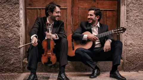 Dúo Losada & Mateo, formado polo violinista ourensán José Manuel Álvarez Losada e o guitarrista abulense Pedro Mateo González.