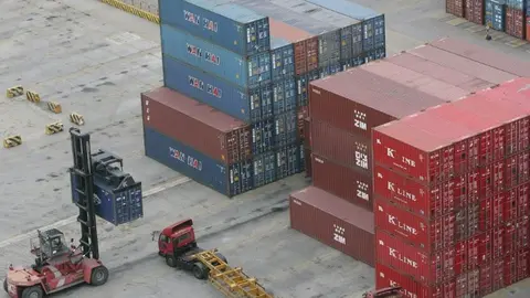 Comercio internacional. Contenedores en el puerto. ARCHIVO.