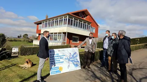 El delegado territorial de la Xunta en A Coruña, acompañado del director general del IGVS, visitó esta mañana una vivienda unifamiliar de Mazaricos que recibió una subvención en 2021.