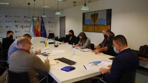 
O conselleiro do Medio Rural e a directora xeral da Axencia Galega da Desenvolvemento Rural mantiveron un encontro con representantes de ASPROCEL. 
