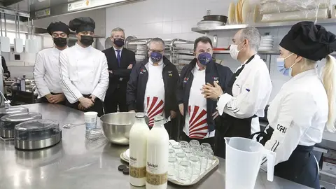 O vicepresidente primeiro da Xunta, Alfonso Rueda, agradeceu ao chef Martin Berasategui que co seu percorrido por varias etapas do Camiño de Santiago se converta no mellor embaixador na promoción a ruta neste Xacobeo e tamén para dar a coñecer a calidade da cociña galega.