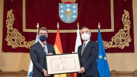 O titular do Goberno galego, Alberto Núñez Feijóo, recibe ao embaixador de Japón, Kenji Hiramatsu, e é condecorado coa Orde do Sol Nacente, Raios Dourados con Cinta Colgante. Pazo de Raxoi.