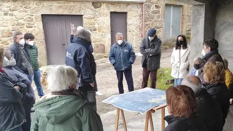 O subdirector de Mobilidade de Terras da Axencia Galega de Desenvolvemento Rural mantivo un encontro con veciños deste municipio ourensán.