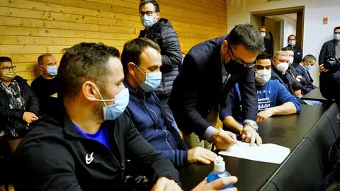 O Munic&iacute;pio de Esposende assinou hoje contratos-programa de Desenvolvimento Desportivo, relativos &agrave; &eacute;poca 2021/2022, em cerim&oacute;nia realizada no F&oacute;rum Municipal Rodrigues Sampaio que contou com a presen&ccedil;a de representantes das 24 associa&ccedil;&otilde;es e clubes do concelho.