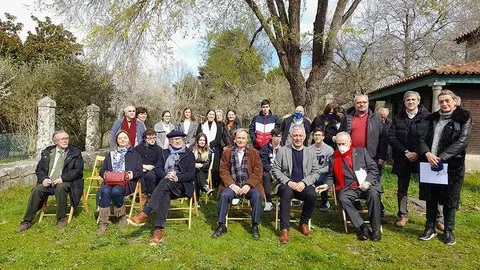 Os gañadores do premio: na categoría individual, Hadrián Félix Neira; na categoría colectiva, a clase de 2º de Bacharelato do IES Eduardo Pondal.