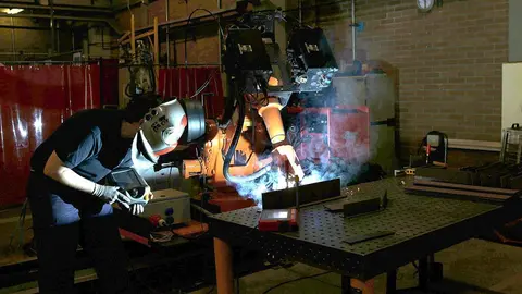 AIMEN, además de liderar el proyecto, se centrará en el uso de robots industriales en espacio compartido con operarios y en la aplicación de robots móviles en tareas de fabricación.