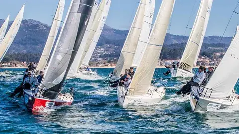 Una veintena de J80 se disputan la Liga de Invierno Baitra. © ROSANA CALVO. 