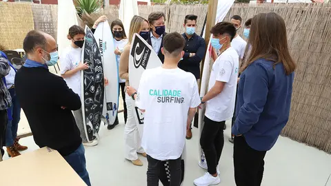 Manuel Fernández López, Sebastián Baamonde Amenedo, Martín Fernández González, Iván Rodríguez Portas, Lucía Martínez Bermúdez y Claudia Prieto Sapena son los seis surferos gallegos de entre 14 y 18 años que entran a formar parte del proyecto.