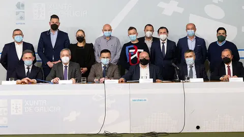 El conselleiro do Medio Rural, José González, acompañado do director xeral de Gandaría, Agricultura e Industrias Agroalimentarias, José Balseiros, presidió la firma de un protocolo pionero de entendimiento entre la cadena de valor do sector cárnico  y la indicación geográfica protegida Ternera Gallega para la protección de las explotaciones de vacuno de carne gallegas y dignificación de sus rentas.