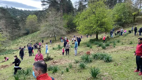 La Consellería de Medio Ambiente, Territorio y Vivienda y el AMPA del Colegio Marista Santa María de Tui colaboran en esta iniciativa ambiental dirigida a las familias del centro.