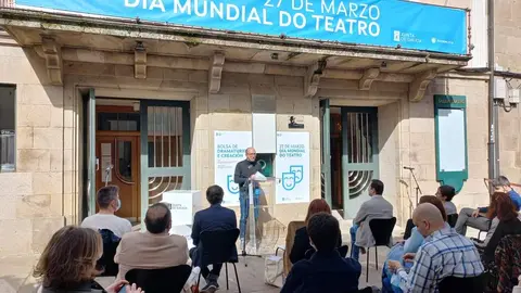 O secretario xeral de Cultura, o director da Axencia Galega das Industrias Culturais e o director do Centro Dramático Galego participan en Santiago no acto conmemorativo.