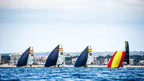 Flota nacional de 49er entrenando en Mallorca. SAILING ENERGY | RFEV