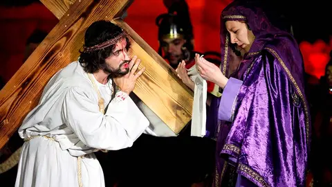 Cerca de uma centena de pessoas encenam, na Quinta-Feira Santa, as últimas horas de Jesus na Terra.