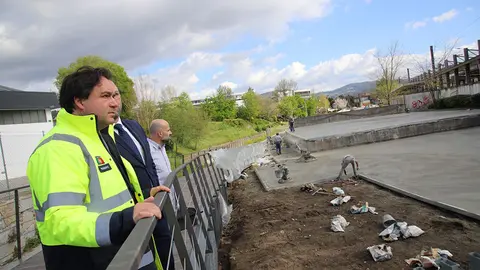 Presidente da câmara visitou obra do skatepark.