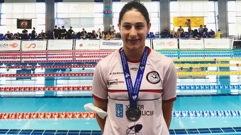 A nadadora do CN Ponteareas Sofía Carballo proclámase subcampioa de España Júnior en 100 braza 01