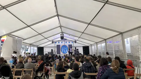 Carpa no paseo da Corredoira.