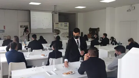 La formación fue dirigida por la vocal del Consejo Regulador y enóloga Sonia Otero junto con Alberto Rodríguez, presidente de la Asociación de Repostería Tradicional de Melide.