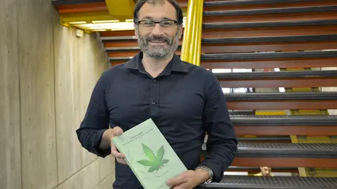 Manuel Isorna Folgar é doutor en Psicoloxía e profesor da Universidade de Vigo.